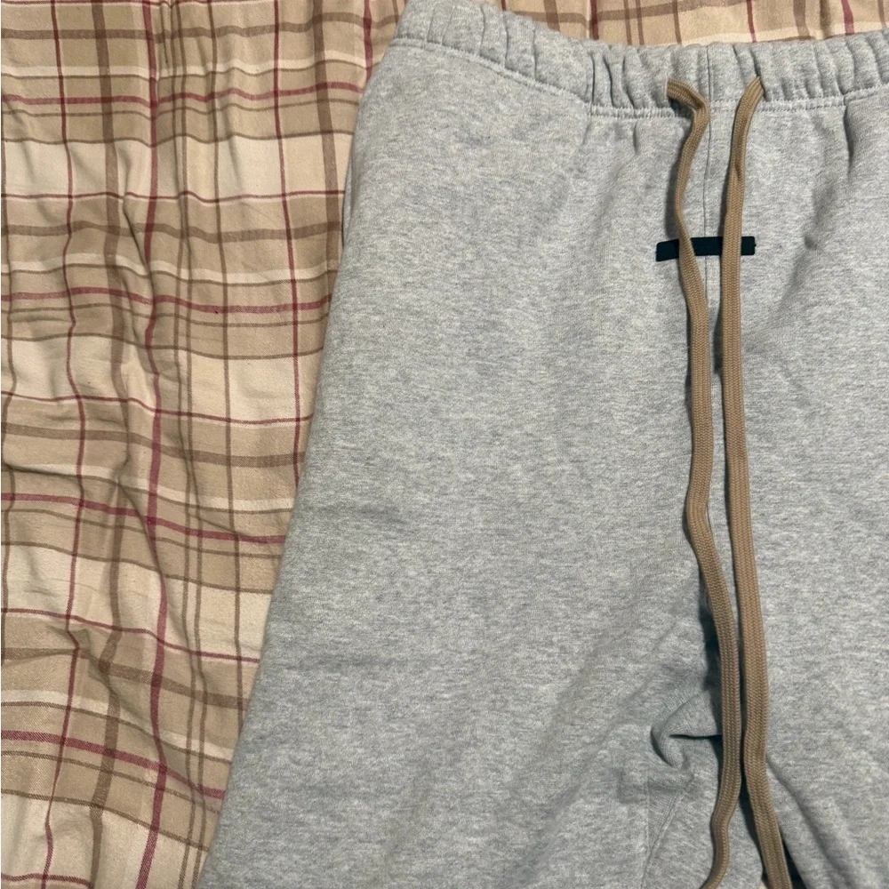 Essentials Sweatpants - Picture 3 of 11